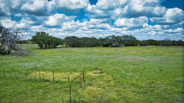 555 Summer Hill LN, Johnson City, TX 78636
