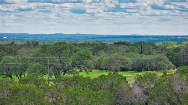 555 Summer Hill LN, Johnson City, TX 78636