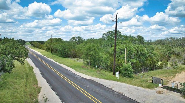 555 Summer Hill LN, Johnson City, TX 78636