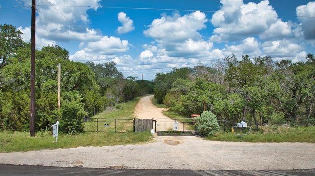 555 Summer Hill LN, Johnson City, TX 78636