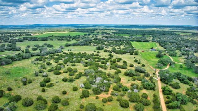 555 Summer Hill LN, Johnson City, TX 78636