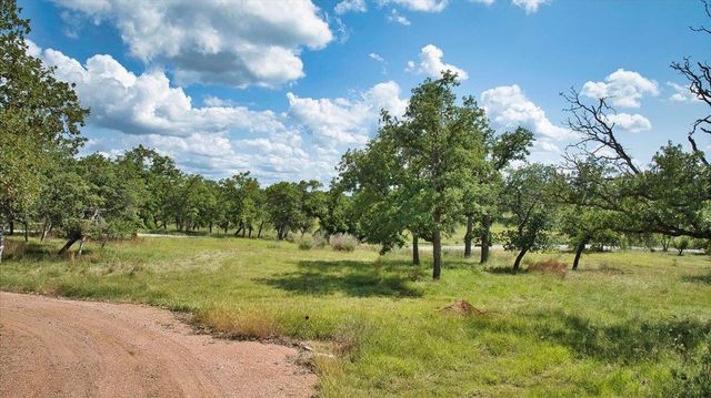 555 Summer Hill LN, Johnson City, TX 78636