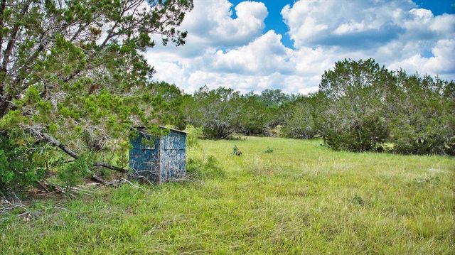 555 Summer Hill LN, Johnson City, TX 78636