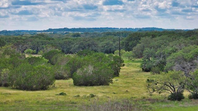 555 Summer Hill LN, Johnson City, TX 78636