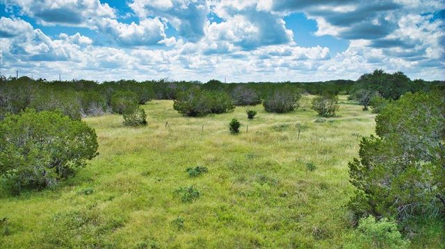 555 Summer Hill LN, Johnson City, TX 78636