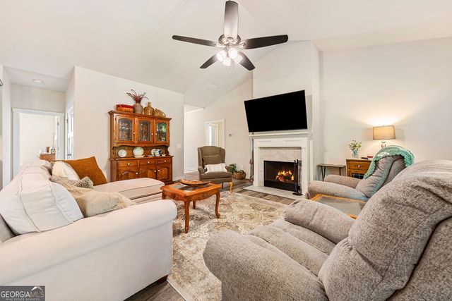 237 N Point Circle, Hartwell, GA 30643