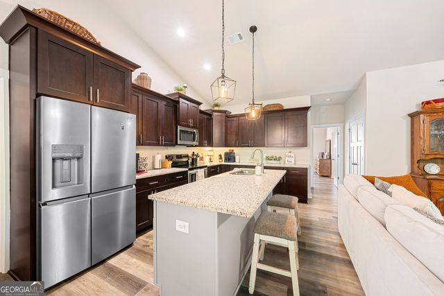 237 N Point Circle, Hartwell, GA 30643