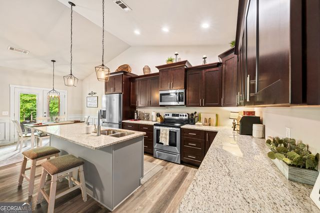 237 N Point Circle, Hartwell, GA 30643