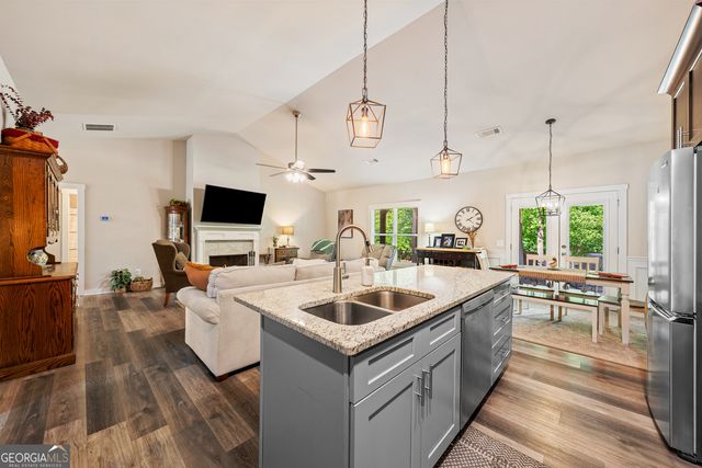237 N Point Circle, Hartwell, GA 30643
