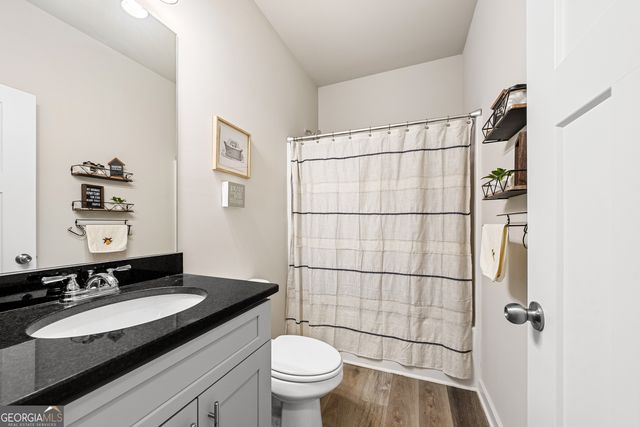 237 N Point Circle, Hartwell, GA 30643