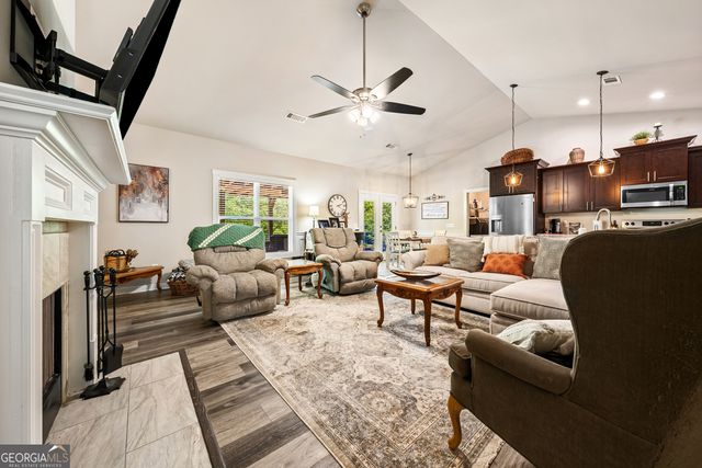 237 N Point Circle, Hartwell, GA 30643