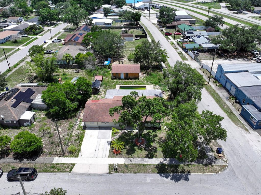 Image 2 of property listing at 505 FIELDER BOULEVARD, Sebring, FL 33870