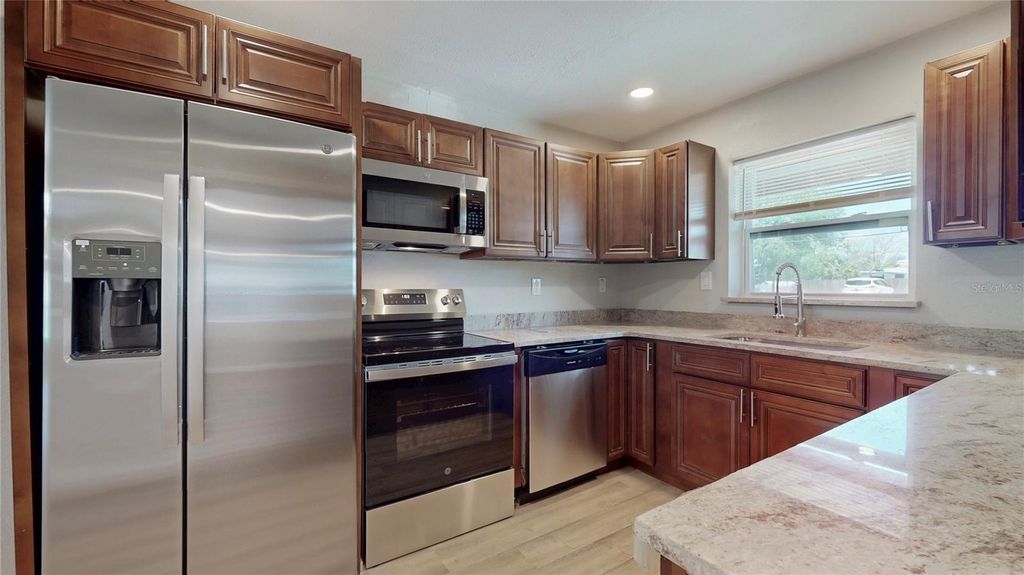 Image 5 of property listing at 505 FIELDER BOULEVARD, Sebring, FL 33870