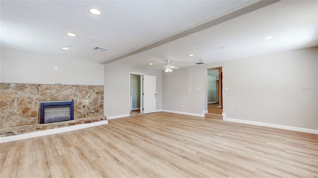 Image 10 of property listing at 505 FIELDER BOULEVARD, Sebring, FL 33870