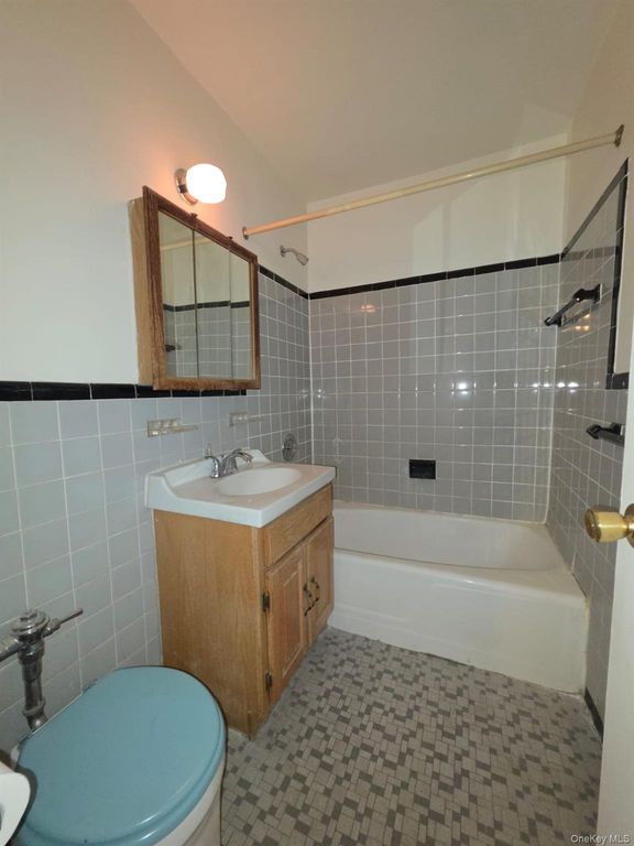 679 W 239th 3E, Bronx, NY 10463 — photo 3