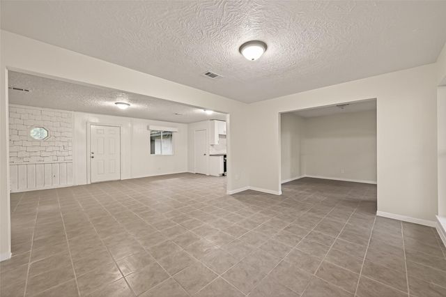 9 N Amburn Road, Texas City, TX 77591
