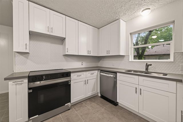 9 N Amburn Road, Texas City, TX 77591