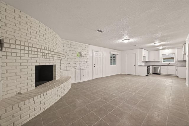 9 N Amburn Road, Texas City, TX 77591