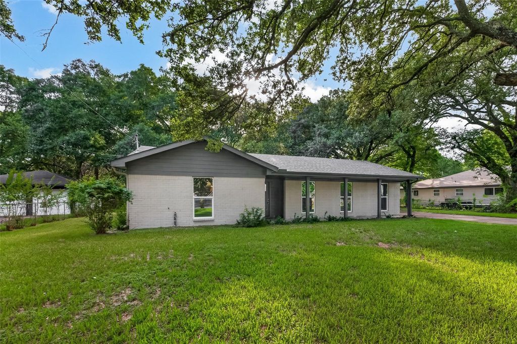 9 N Amburn Road, Texas City, TX 77591