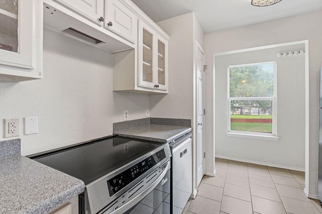 17509 Village DR, Dripping Springs, TX 78620