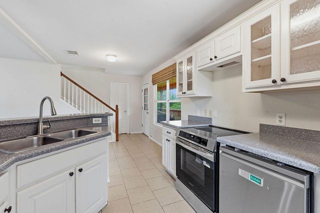 17509 Village DR, Dripping Springs, TX 78620