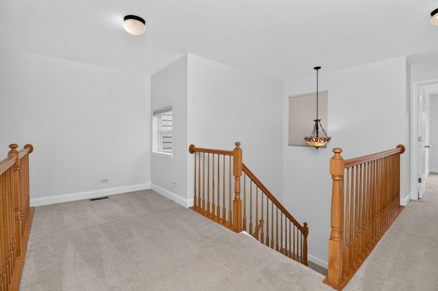 207 Tanglewood Drive, Glen Ellyn, IL 60137