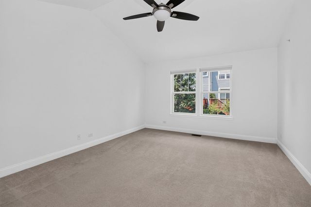 207 Tanglewood Drive, Glen Ellyn, IL 60137