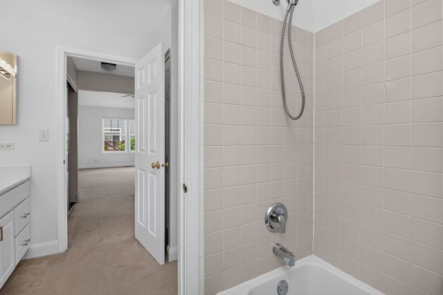 207 Tanglewood Drive, Glen Ellyn, IL 60137