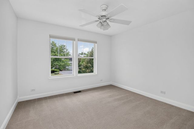 207 Tanglewood Drive, Glen Ellyn, IL 60137