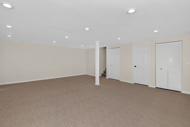 207 Tanglewood Drive, Glen Ellyn, IL 60137