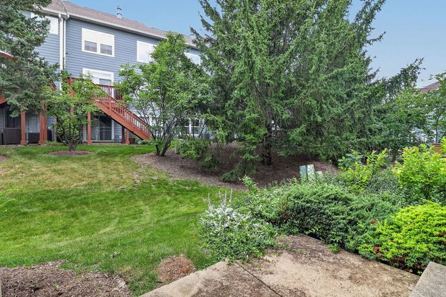 207 Tanglewood Drive, Glen Ellyn, IL 60137
