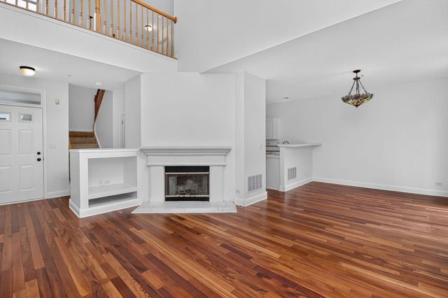 207 Tanglewood Drive, Glen Ellyn, IL 60137