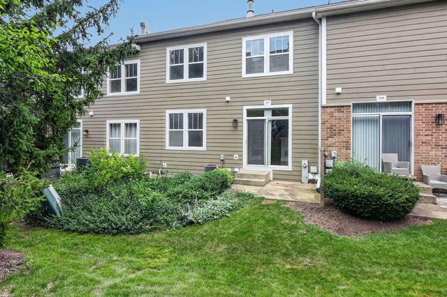 207 Tanglewood Drive, Glen Ellyn, IL 60137
