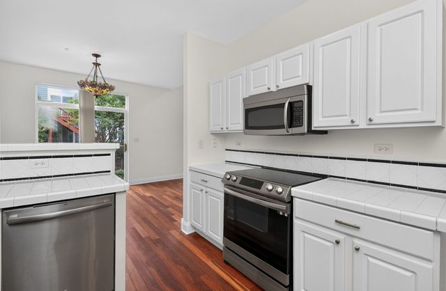 207 Tanglewood Drive, Glen Ellyn, IL 60137