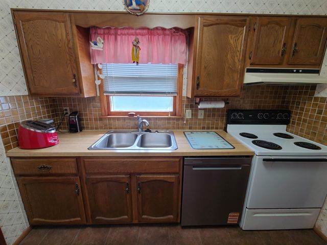 1227 W Fultz, Wichita, KS 67217