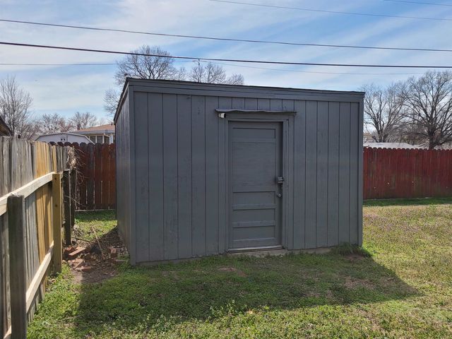 1227 W Fultz, Wichita, KS 67217