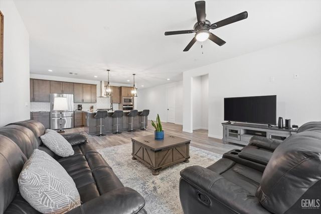 9824 Fort Sanders Avenue, Bakersfield, CA 93311