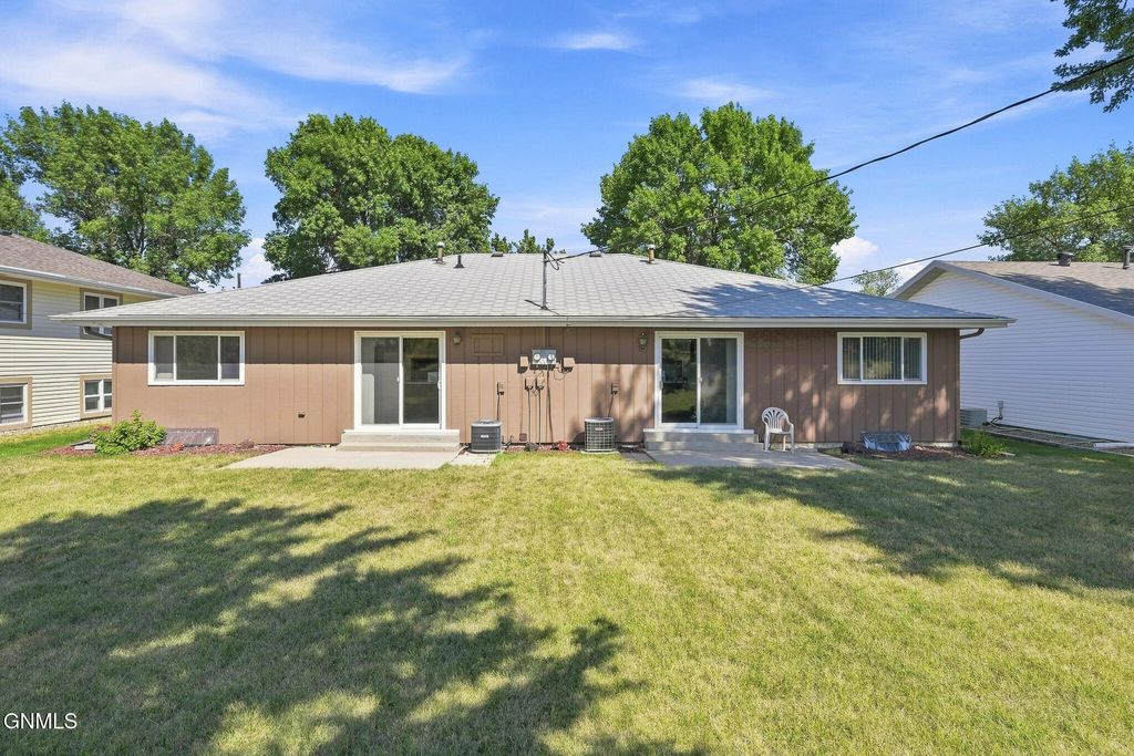 507/509 Interstate Avenue E, Bismarck, ND 58503 photo 2
