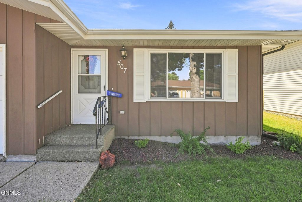 507/509 Interstate Avenue E, Bismarck, ND 58503 photo 3