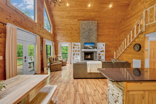 825 Shady Pl, Smithville, TN 37166