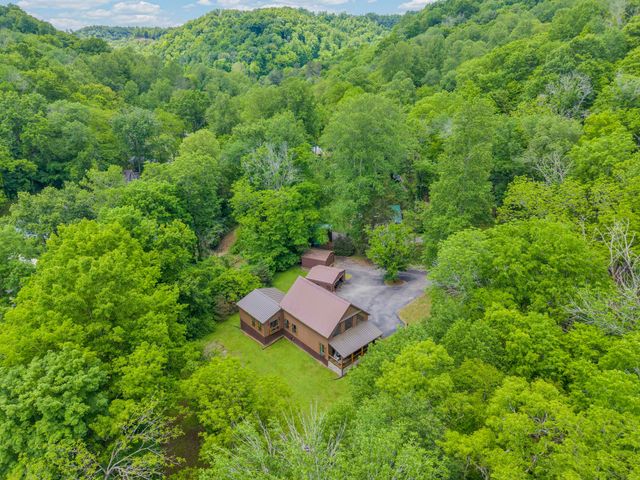 825 Shady Pl, Smithville, TN 37166