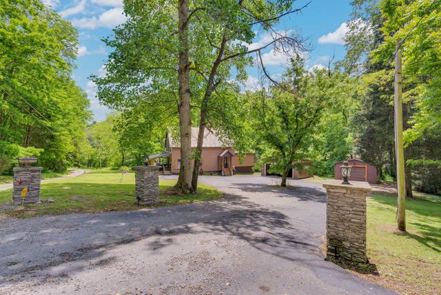 825 Shady Pl, Smithville, TN 37166