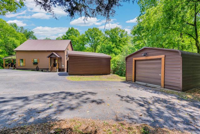 825 Shady Pl, Smithville, TN 37166