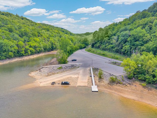 825 Shady Pl, Smithville, TN 37166