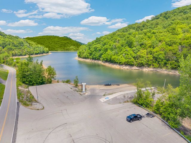 825 Shady Pl, Smithville, TN 37166