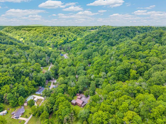 825 Shady Pl, Smithville, TN 37166