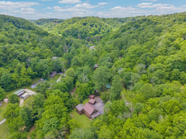 825 Shady Pl, Smithville, TN 37166