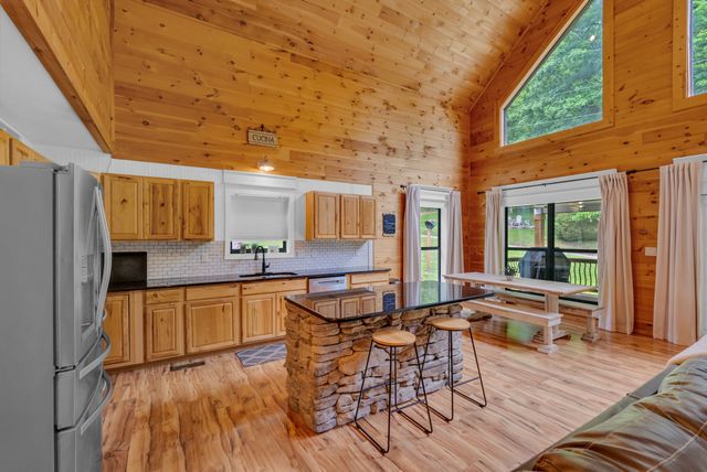 825 Shady Pl, Smithville, TN 37166