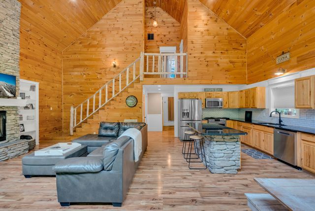 825 Shady Pl, Smithville, TN 37166