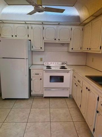 394 Brittany Drive 394, Delray Beach, FL 33446